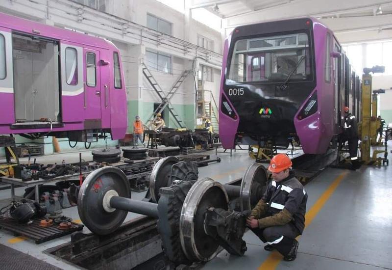 В Бакинском метрополитене ведется ремонт поездов