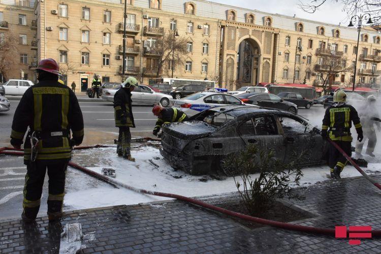 В Баку сгорел автомобиль