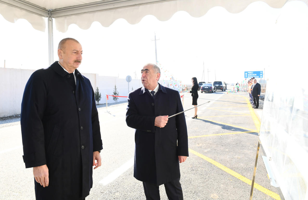 Президент Ильхам Алиев принял участие в открытии после реконструкции автомобильной дороги Пирили-Мурадхан-Сор-Сор