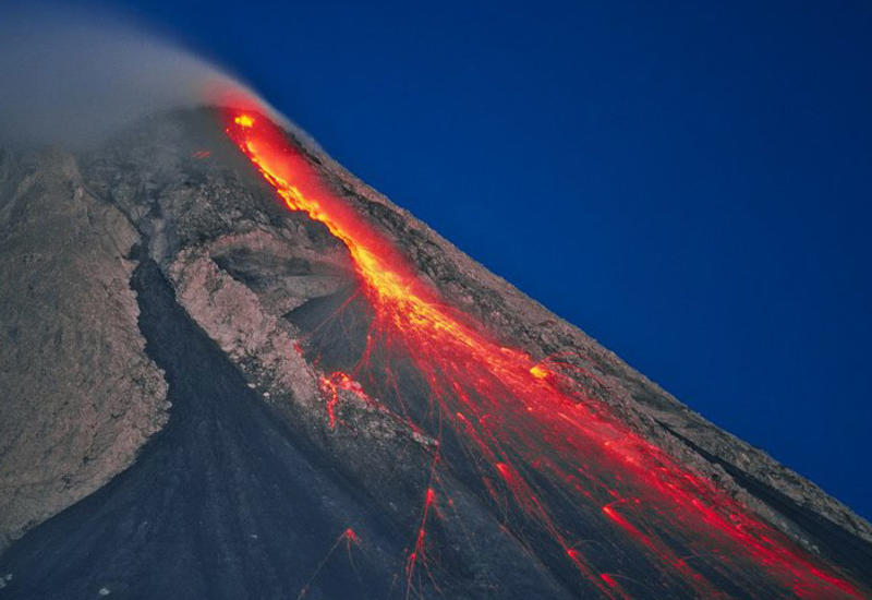 В Индонезии произошло извержение самого активного в стране вулкана
