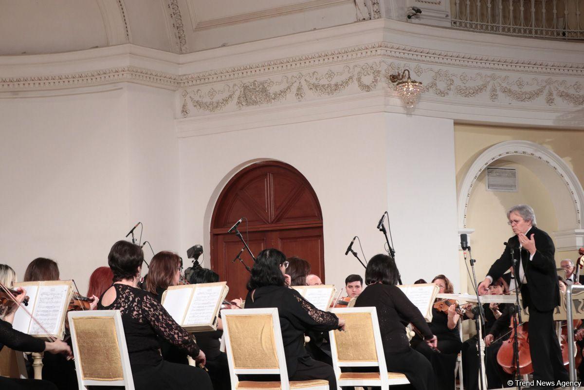 Виртуозы Азербайджана и Чехии выступили в Филармонии