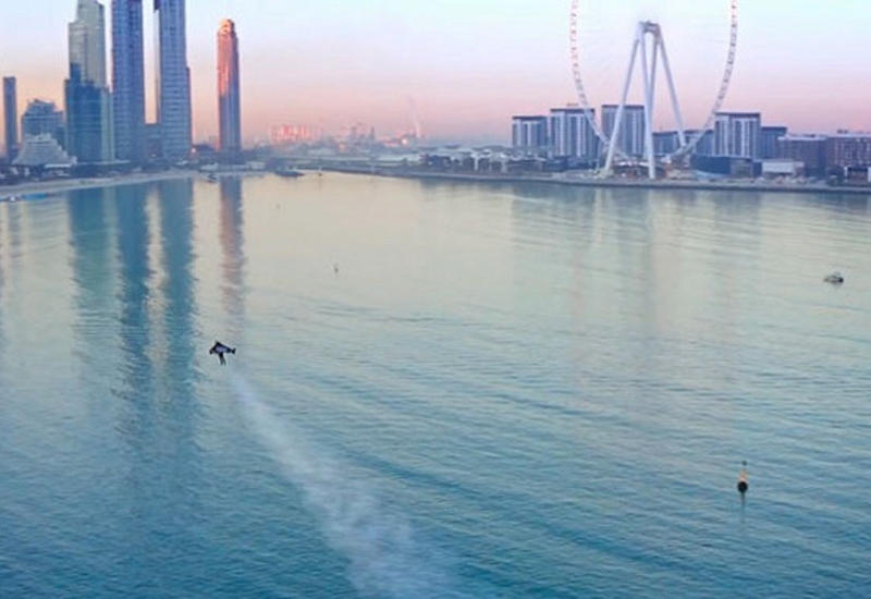 «Железный человек» над Дубаем: экстремал устроил шоу на реактивном крыле