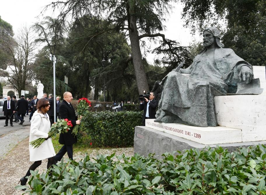 Президент Ильхам Алиев и Первая леди Мехрибан Алиева посетили в Риме памятник гениальному азербайджанскому поэту и мыслителю Низами Гянджеви