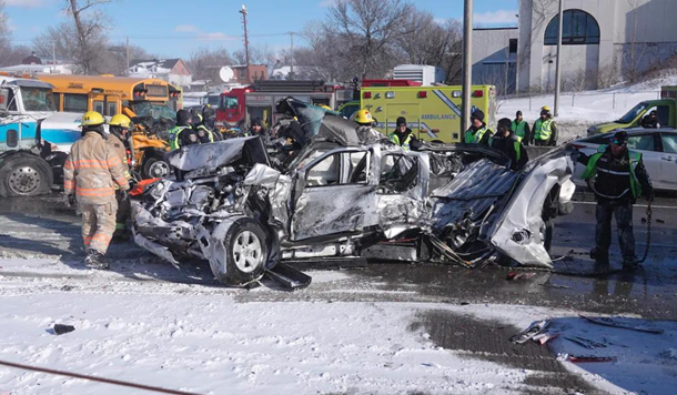 В Канаде столкнулись 200 автомобилей, пострадали 60 человек