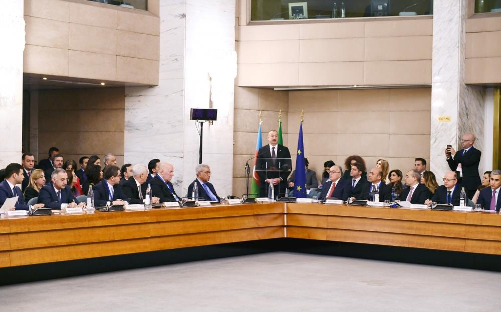 Президент Ильхам Алиев принял участие в азербайджано-итальянском бизнес-форуме в Риме