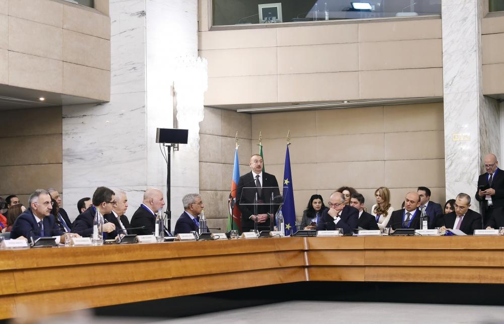 Президент Ильхам Алиев принял участие в азербайджано-итальянском бизнес-форуме в Риме