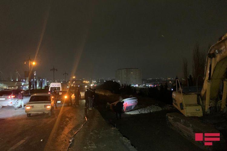На шоссе Баку-Сумгайыт автомобиль насмерть сбил пешехода