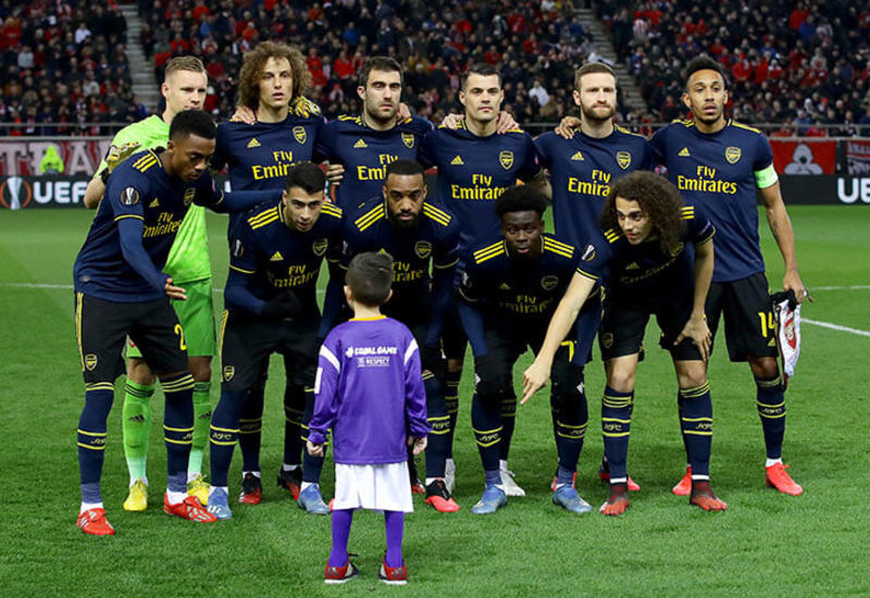 Футболисты «Арсенала» поддержали растерявшегося на поле мальчика