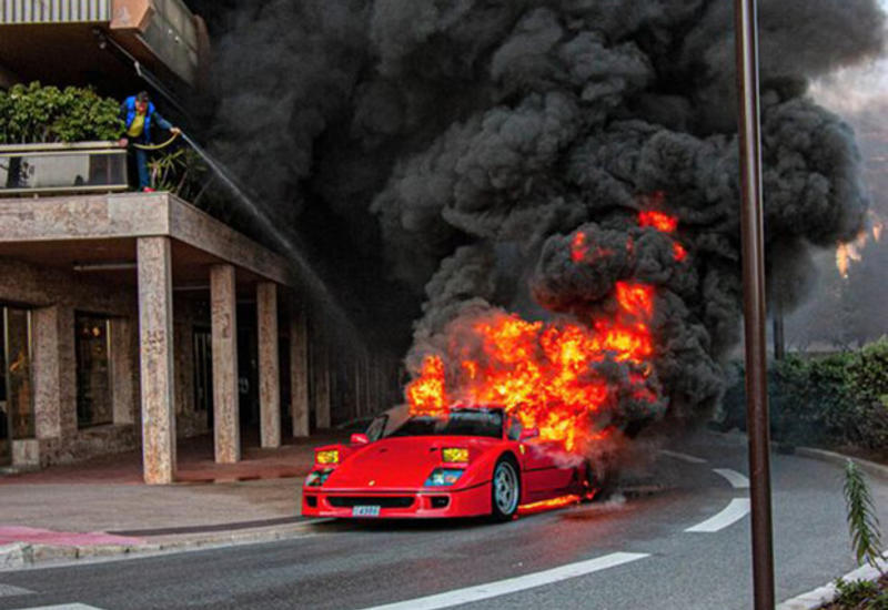 В Монте-Карло сгорел редкий Ferrari за миллион фунтов