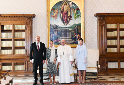 Президент Ильхам Алиев и Первая леди Мехрибан Алиева встретились в Ватикане с Папой Франциском  - ФОТО - ВИДЕО