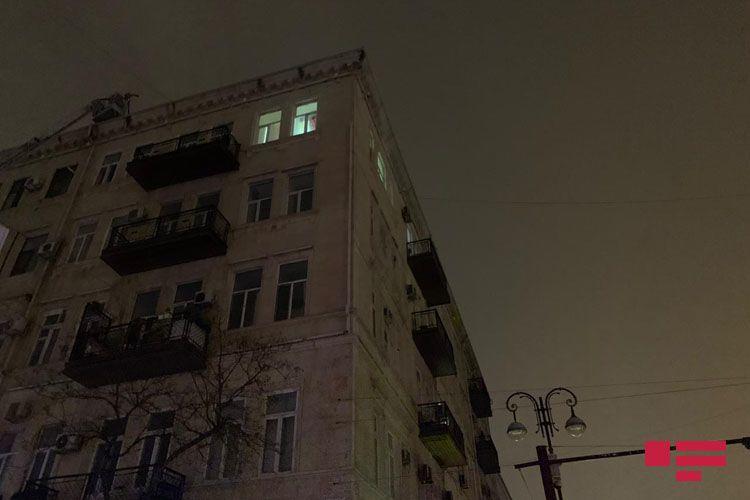 В Баку произошел пожар в жилом здании