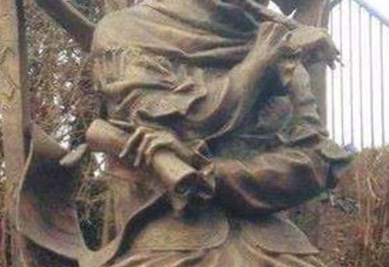 В Бельгии возбуждено уголовное дело по факту осквернения памятника Хуршидбану Натаван