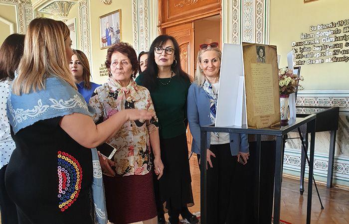 В Баку открылась выставка рукописей женщин-поэтов