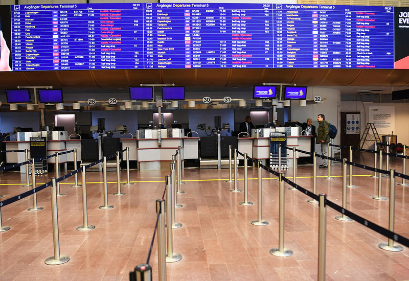 Пустые аэропорты: как коронавирус парализовал туризм в мире
