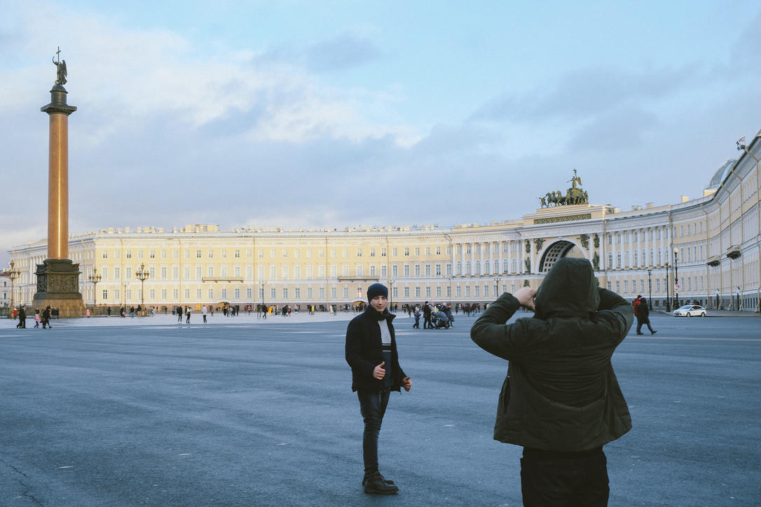 Время в питере сейчас. Северная столица России. Санкт-Петербург в начале мая фото. Столица России в 2003 году. Время в Питере.