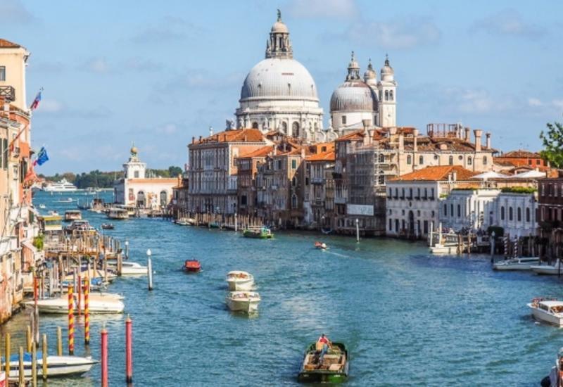 Безлюдные каналы в Венеции стали очень чистыми