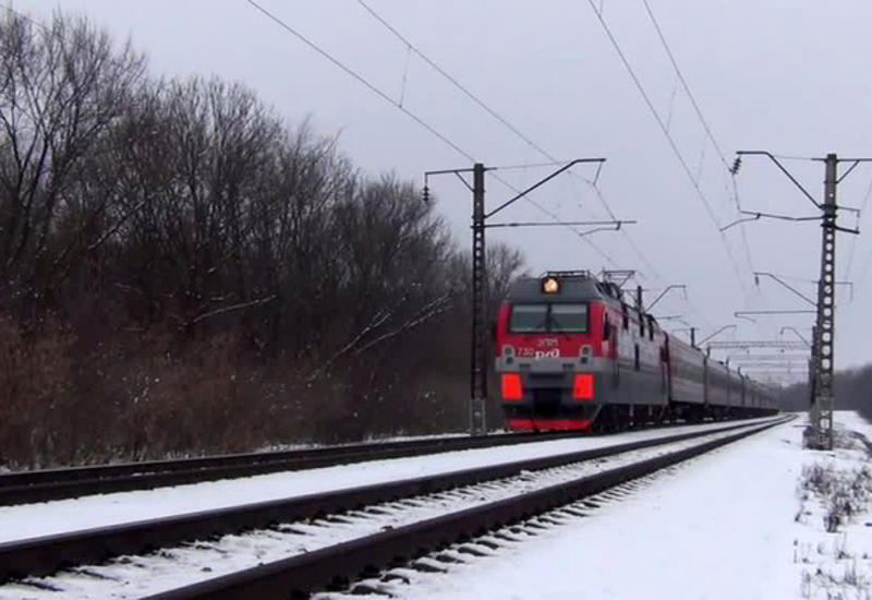 Скорые поезда через. Railway communication.