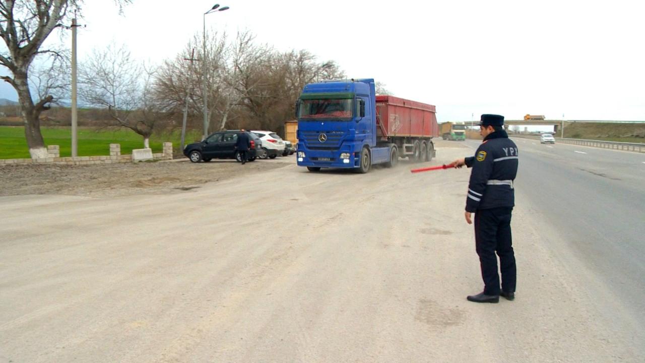 В Азербайджане ограничат движение грузовых автомобилей