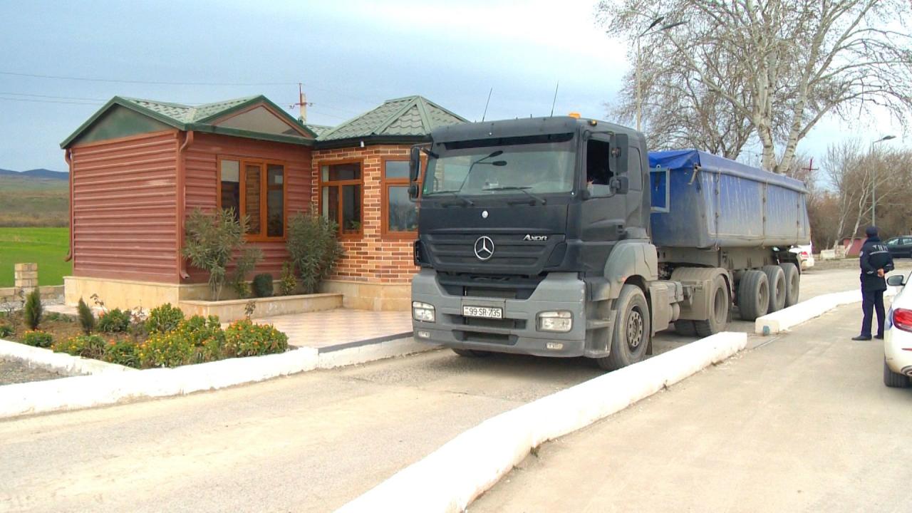 В Азербайджане ограничат движение грузовых автомобилей