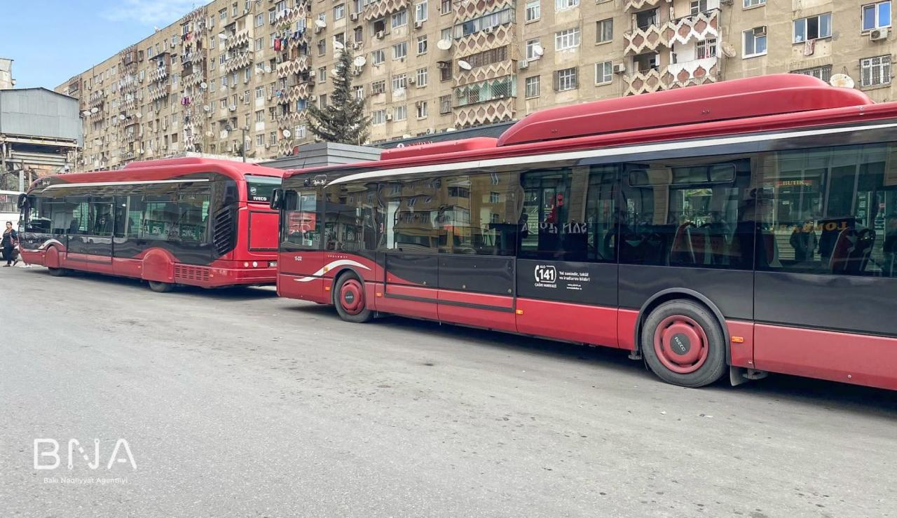 В Баку между станциями метро начали курсировать экспресс-автобусы