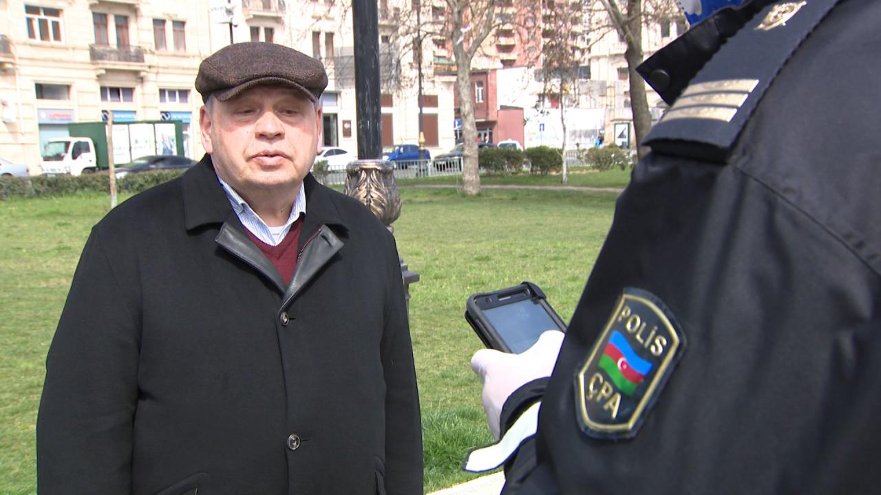 Сотрудники полиции Азербайджана предупредили лиц старше 65 лет, нарушающих карантин