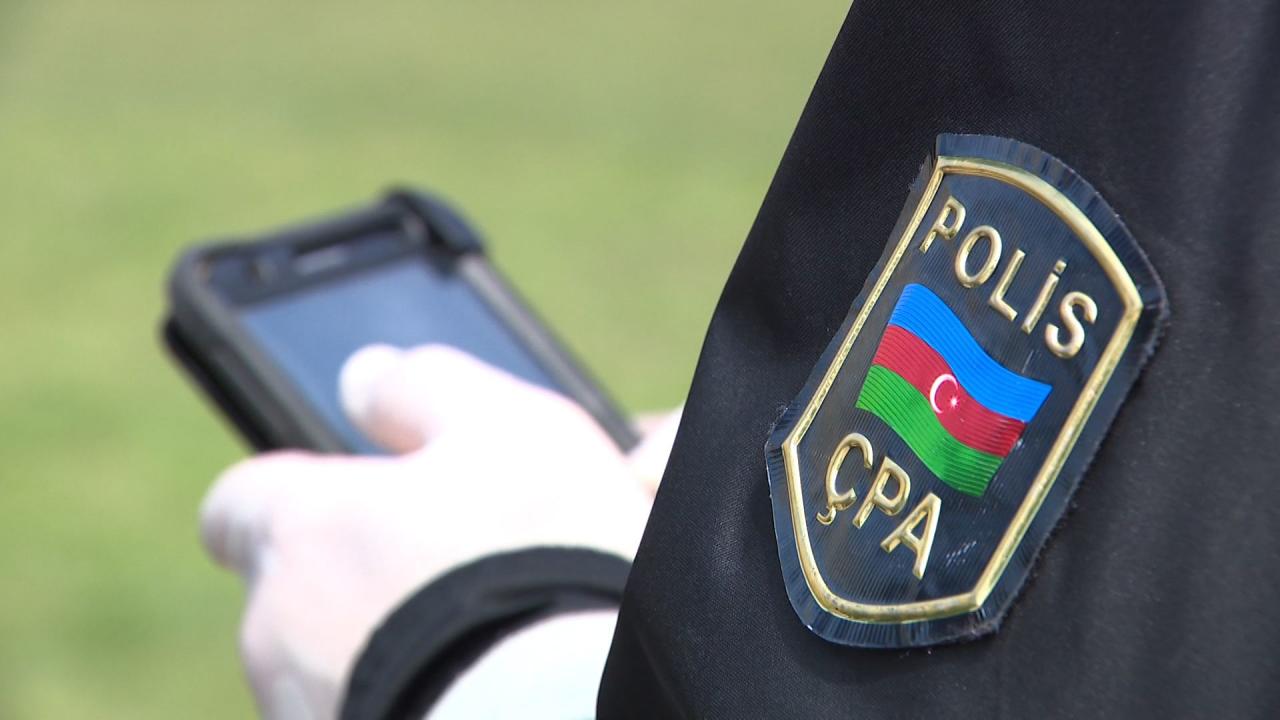 Сотрудники полиции Азербайджана предупредили лиц старше 65 лет, нарушающих карантин