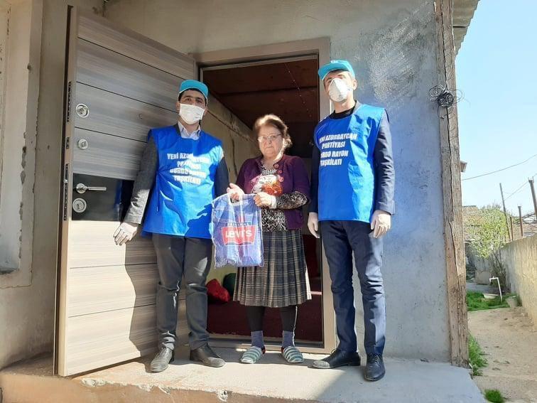 Волонтеры партии "Ени Азербайджан" помогли более 2500 одиноким людям за пять дней