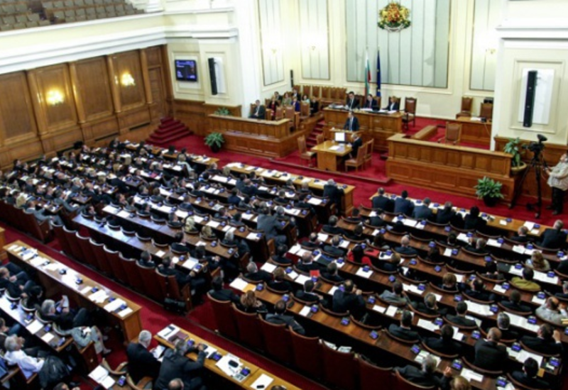 Болгарский парламент временно прекратил работу