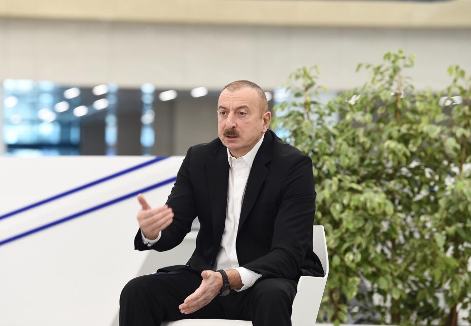 Президент Ильхам Алиев и Первая леди Мехрибан Алиева приняли участие в открытии медицинского учреждения "Ени клиника" в Баку