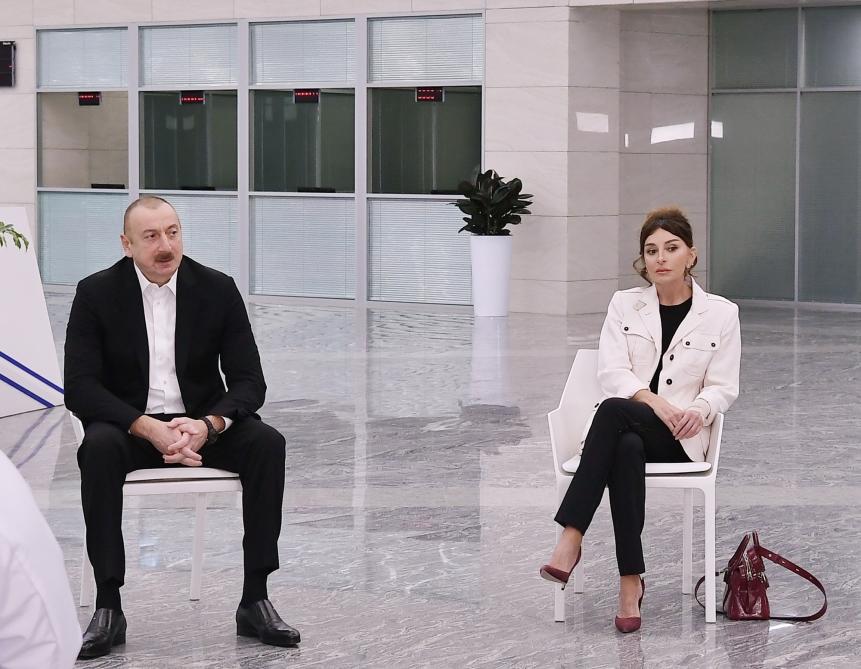 Президент Ильхам Алиев и Первая леди Мехрибан Алиева приняли участие в открытии медицинского учреждения "Ени клиника" в Баку