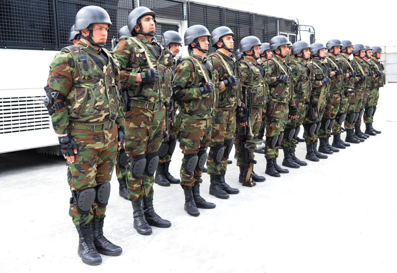 К патрулированию в Баку привлекли внутренние войска