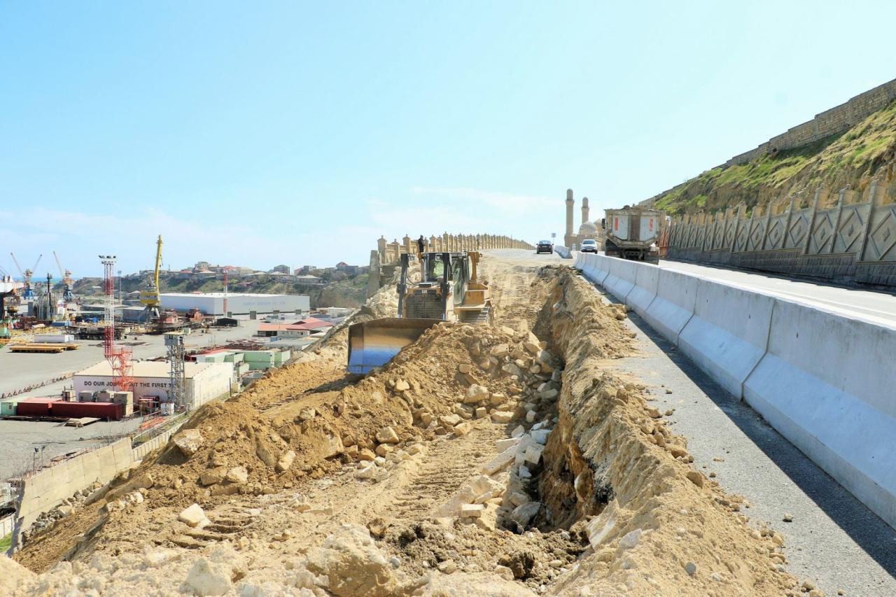 В Баку завершается восстановление участка автодороги у мечети "Биби-Эйбат"