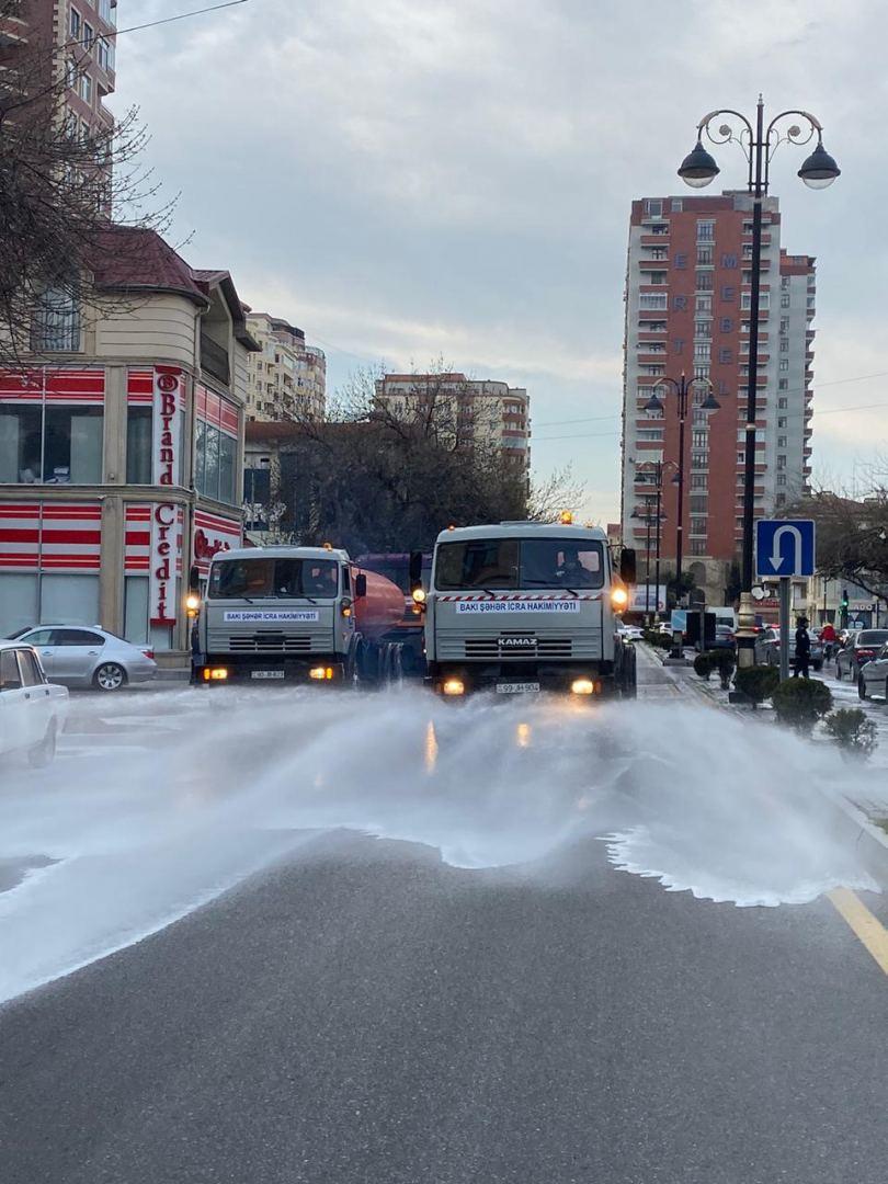 Улицы Баку продезинфицировали новым моющим средством