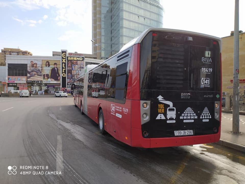 В Баку на экспресс-маршруте М3 работают 18-метровые автобусы