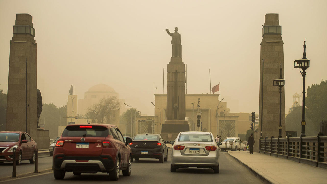 Египет во власти песчаной бури и коронавируса