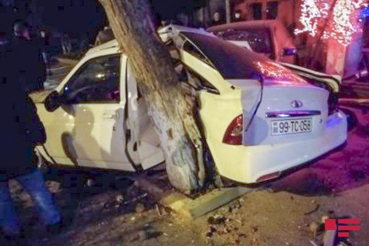 В Баку произошло тяжелое ДТП, есть пострадавший