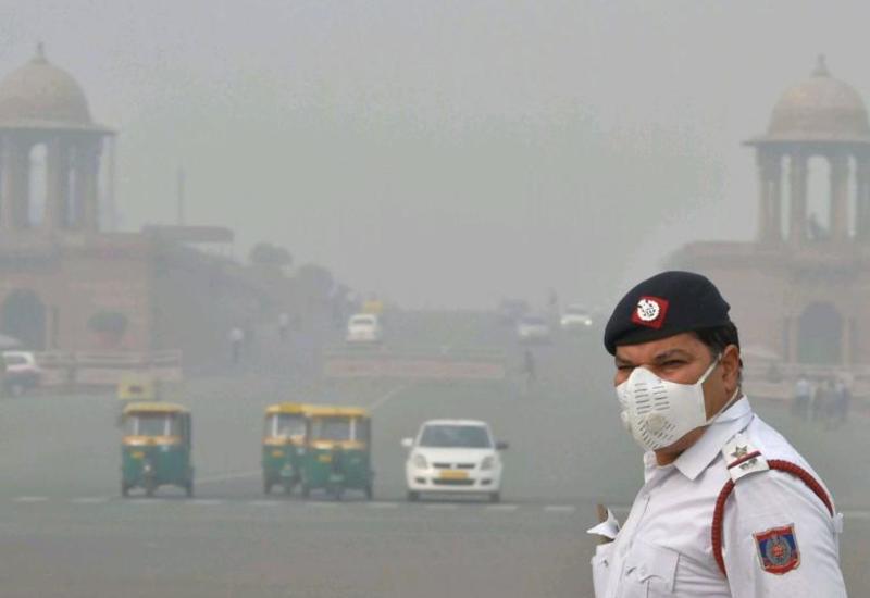 Власти Нью-Дели обязали носить маски на улице