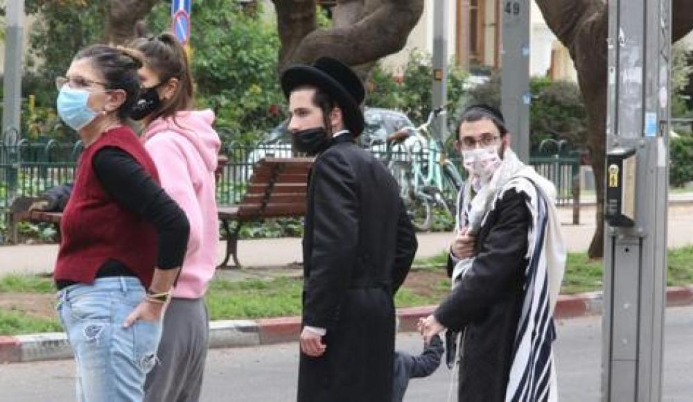 Длинные очереди в Израиле: гражданам разрешили ходить в парикмахерские
