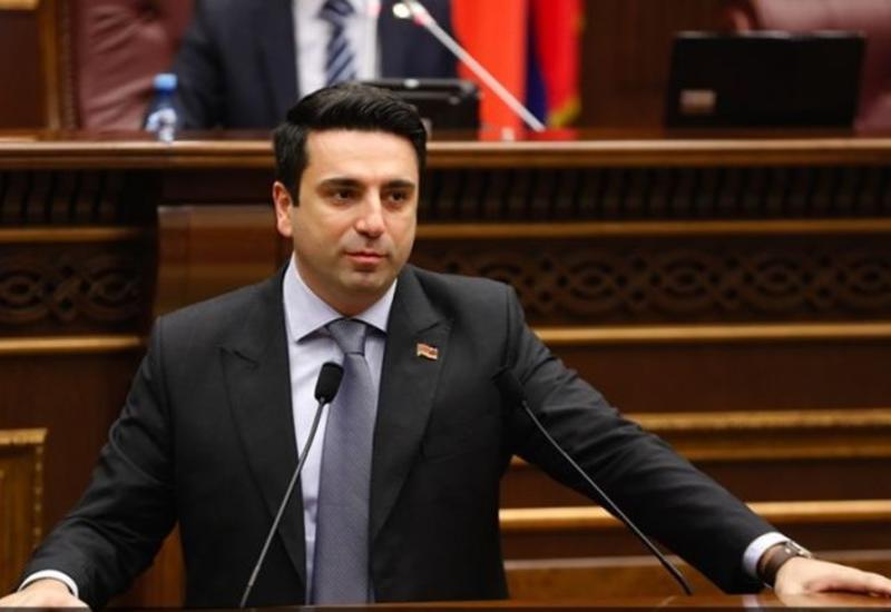 Вице-спикер армянского парламента подрался с противниками Пашиняна