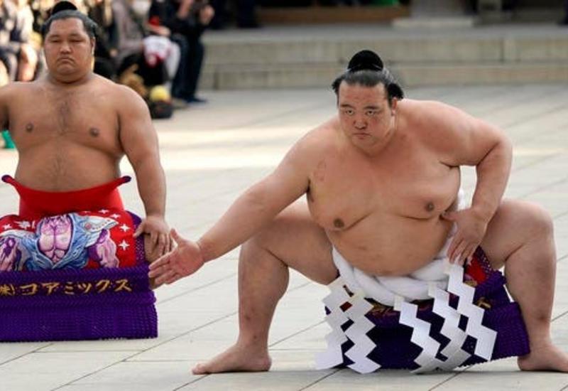 Yaponiyada sumo üzrə imperator kuboku təxirə düşdü