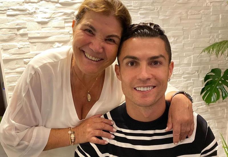 Anası Ronaldonun ona bağışladığı avtomobilin FOTOSUNU paylaşdı