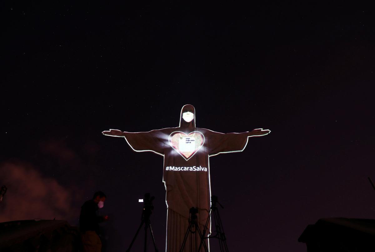Braziliyada İsa peyğəmbərin heykəlinə maska taxdılar