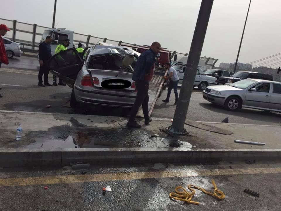 Bakıda qəza - "BMW" əks yola çıxaraq iki avtomobilə çırpıldı