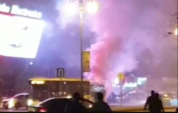 В центре Баку горит автобус