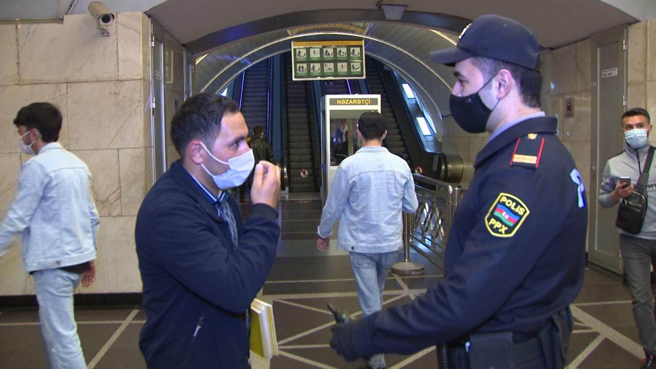 Полиция в масках в метро