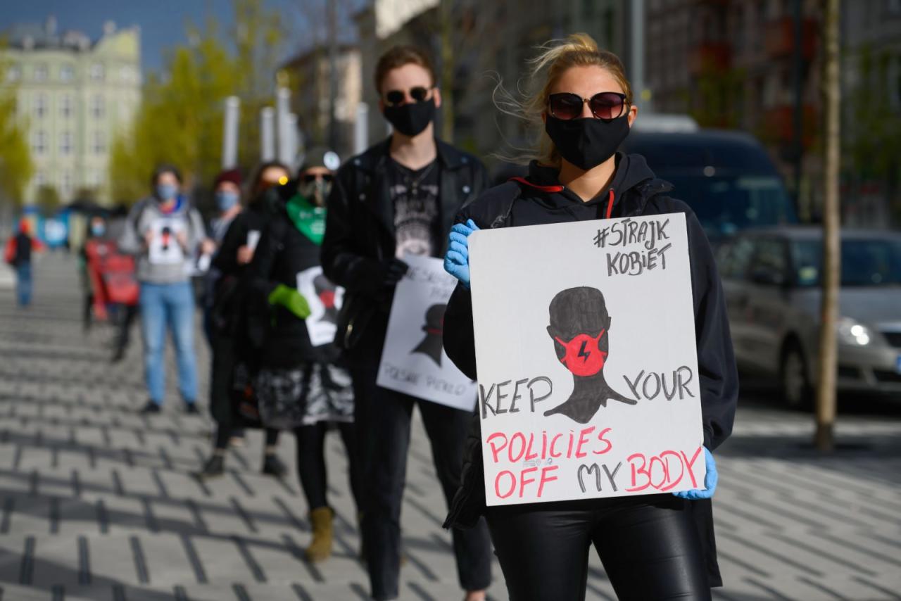 Массовые беспорядки в Польше: полиция применила слезоточивый газ против бизнесменов