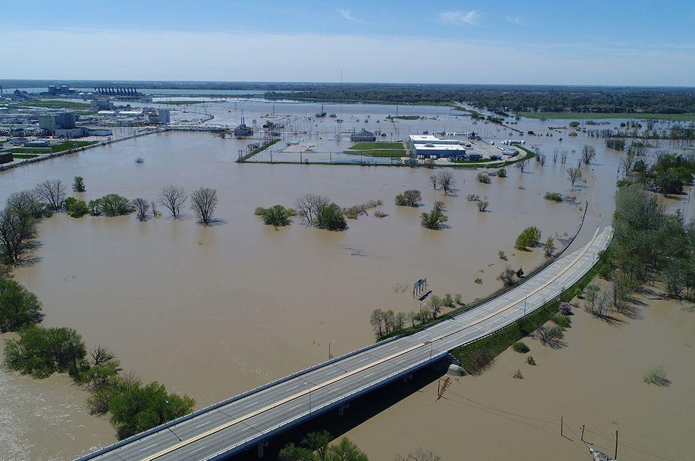 Последствия сильнейшего наводнения в США