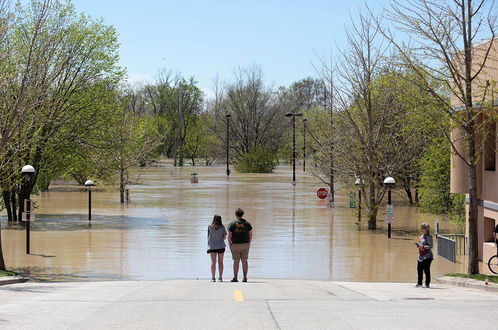Последствия сильнейшего наводнения в США
