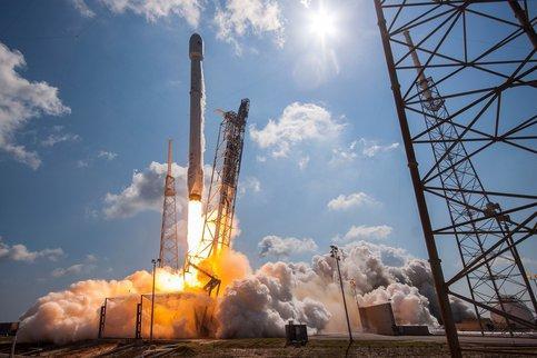 SpaceX вывела на орбиту спутников для отслеживания ракетных запусков