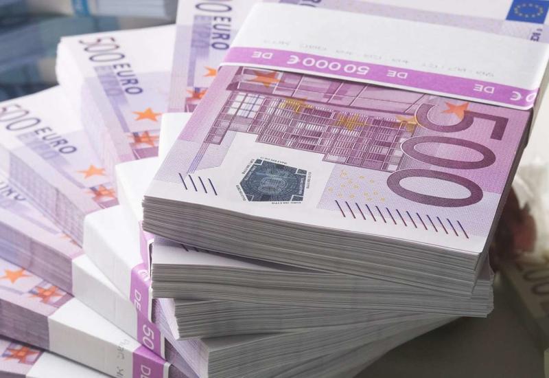 Франция выделила 450 млрд евро для спасения экономики